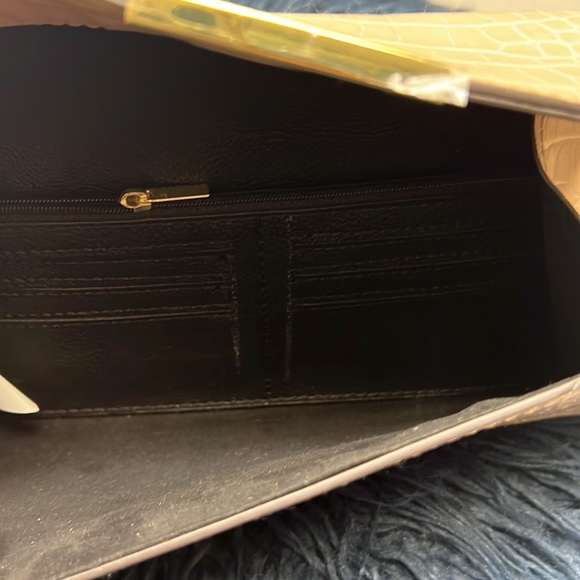 NWOT Steve Madden Nude Cutch Crossbody Bag with Chain link - Picture 6 of 6